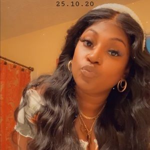 Meet your Posher, Kira